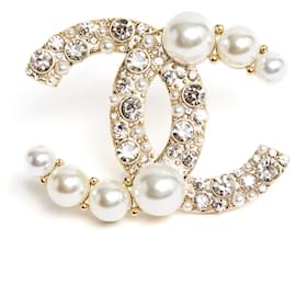 Chanel-2022 diamonds and pearls CC-Golden