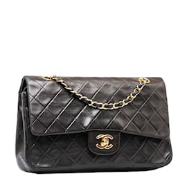Chanel-Mittelgroße klassische gefütterte Überschlagtasche-Schwarz