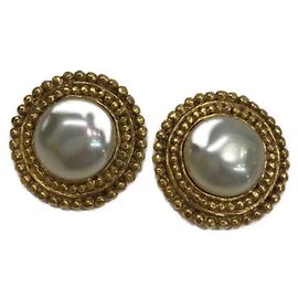 ***Boucles d'oreilles CHANEL motif perles Doré