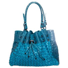 Burberry, bolsa de couro turquesa com estampa de crocodilo em relevo. Azul