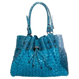 Burberry-BURBERRY, sac en cuir tressé turquoise avec imprimé croco en relief.-Bleu