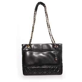 Chanel-Chanel, Cabas vintage en cuir de veau matelassé noir/sac porté épaule avec détails dorés.-Noir