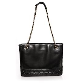 Chanel-Chanel, Cabas vintage en cuir de veau matelassé noir/sac porté épaule avec détails dorés.-Noir