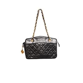 Chanel-Chanel, Mini bolsa vintage acolchoada em pele de cordeiro preta com detalhes dourados.-Preto