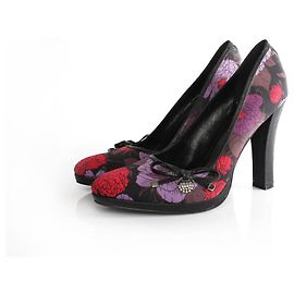Karen Millen, multi-color floral print pump. Multiple colors