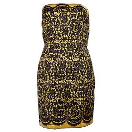 Tibi, Trägerloses Kleid mit Spitzenprint Schwarz Gelb