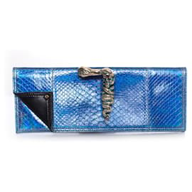 Autre Marque-Maison Du Posh, Knuckle ring clutch in metallic-coated snakeskin.-Blue