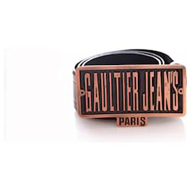 Jean Paul Gaultier-Vaqueros Gaultier, Cinturón de piel negro alto brillo con detalles en rojo burdeos en talla 70.-Negro