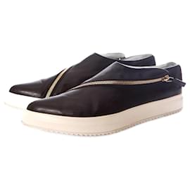 Jil Sander-JIL SANDER, black leather sneakers with pointed toe and golden zipper in size 40.-Black