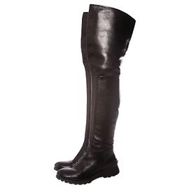 Prada, botas largas de cuero negro. Negro