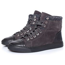 Chanel,  baskets montantes en tweed avec logo cc Gris