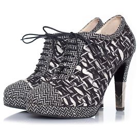 Chanel, Botins de tweed com cadarço Preto Branco