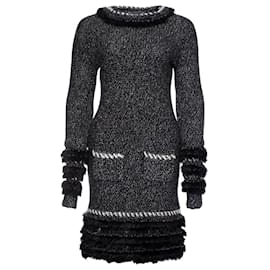 Chanel-Chanel, Kleid aus Kaschmirfell mit Fransen-Schwarz,Grau