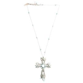 DOLCE & GABBANA, colar com cruz prateada e pedras azuis. Prata Azul