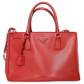 Prada-Prada, Galleria tote bag in red saffiano leather.-Red