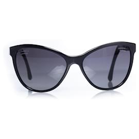 Chanel-Chanel, Sonnenbrille mit schwarzer Kette-Schwarz