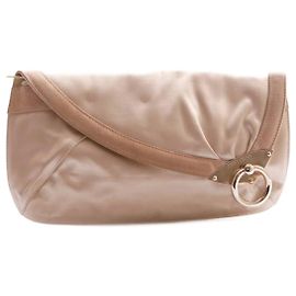 Jimmy Choo, Clutch de cetim bege com borda de camurça marrom e detalhes dourados. Marrom Outro