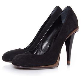 Fendi, black suede and bronze pump. Black