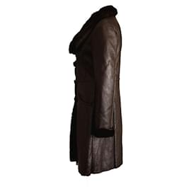 Prada-Prada, casaco de couro marrom com pele de ovelha tingida, gola de pele de vison e botões de couro de jacaré em tamanho 42 IT/S.-Marrom
