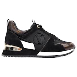 Louis Vuitton® Run 55 Sneaker White. Size 41.0