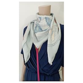 Hermès-Foulards de soie-Bleu clair