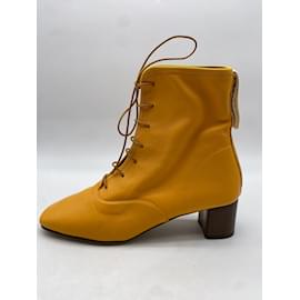 Loewe-LOEWE  Ankle boots T.EU 37 leather-Yellow