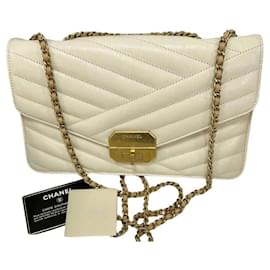 Chanel-Bolso de hombro Chanel en chevrón beige-Beige