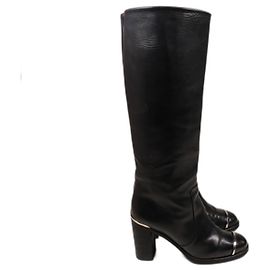 Botas de couro Chanel incríveis Preto