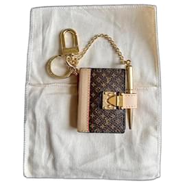 Louis Vuitton-Bijoux de sac Louis Vuitton-Bijouterie dorée