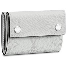 Louis Vuitton LV Discovery compact wallet White