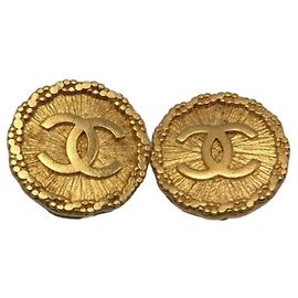 *** Brincos vintage redondos com marca de coco CHANEL Outro