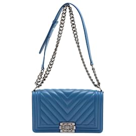 Chanel-Mittelgroße blaue Flap-Tasche aus Kalbsleder mit Chevron-Muster für Jungen-Blau