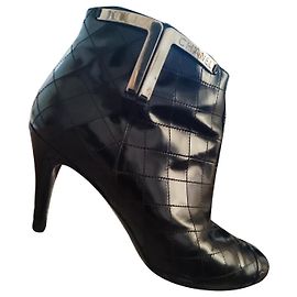 Bottines Chanel en cuir noir Noir Argenté