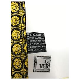 Gianni Versace-**Pañuelo de seda amarillo Gianni Versace-Amarillo