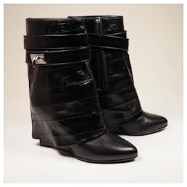Givenchy-Amazing Givenchy Shark Lock Low Boots Exotic Eel Leather-Black