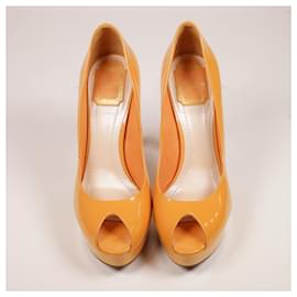 Dior-Atemberaubende Dior-Absätze aus Lackleder-Orange