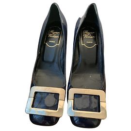 Roger Vivier Sapatilhas azul marinho Couro envernizado 35 Azul marinho