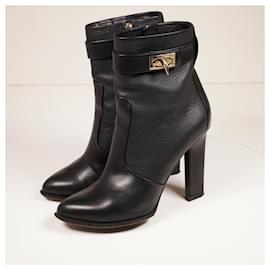 Autre Marque-Amazing Givenchy Shark Lock Ankle Boots-Black