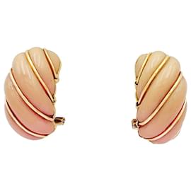 inconnue-Yellow gold and pink coral earrings.-Other