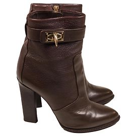 Incríveis botins Givenchy Shark Lock Marrom