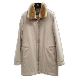 Abrigo con cuello de visón beige de Loro Piana Beige