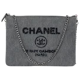 Chanel-Chanel Deauville Denim-Clutch-Umhängetasche mit Pailletten-Grau