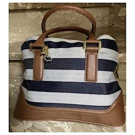Ivanka Trumph-Handbags-Multiple colors