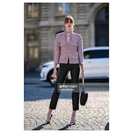 Chanel-Veste en tweed avec collier chaîne-Rose