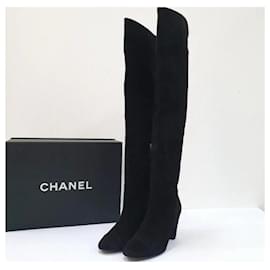 Chanel-Chanel Overknee-Stiefel aus schwarzem Wildleder-Schwarz