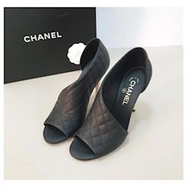 Chanel-Chanel Open Toe nero trapuntato con tacco dorato-Nero