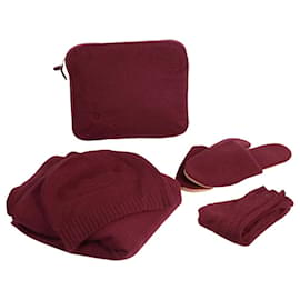 Autre Marque-Travel kit with socks, Slippers, beanie and shawl-Dark red