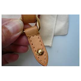 Louis Vuitton-LOUIS VUITTON Verstellbarer Taschenriemen aus goldenem Leder. Fast neuwertiger Zustand-Beige