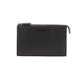 Salvatore Ferragamo-Salvatore Ferragamo Leather Clutch Bag Leather Clutch Bag in Good condition-Black