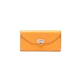 Salvatore Ferragamo-Salvatore Ferragamo Gancini Bar Flap Continental Wallet Leder Lange Geldbörse in gutem Zustand-Gelb